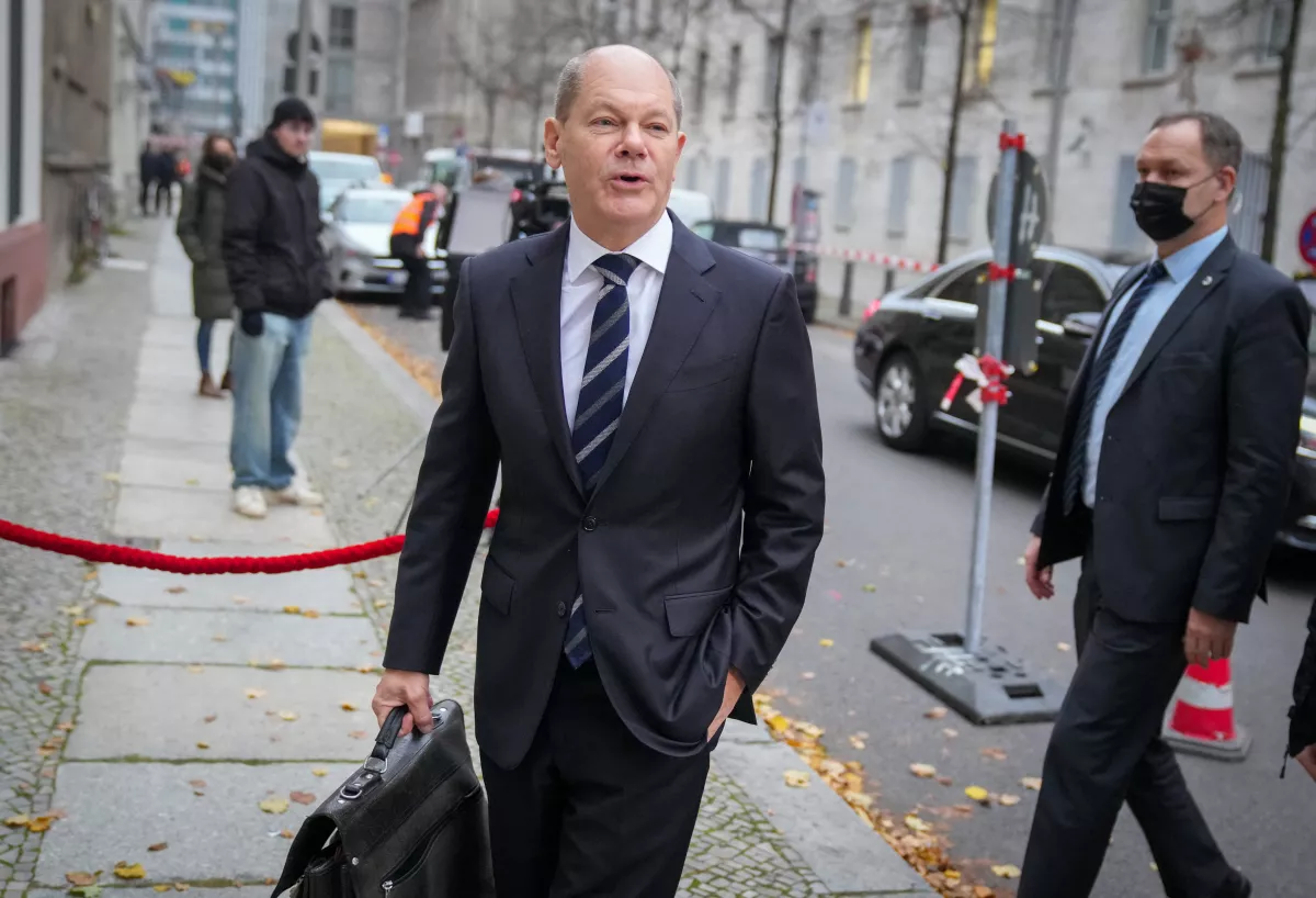 Olaf Scholz, el candidato a canciller del SPD y el ministro federal de finzanzas de Alemania, va llegando a la representación del estado de Hamburgo el 15 de noviembre. 