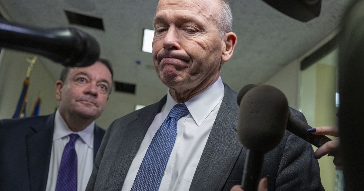 Boeing, krizin ortasında CEO'su Dave Calhoun'un ayrıldığını duyurdu