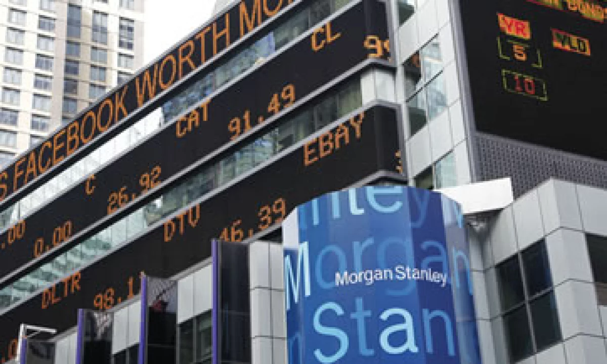 La FINRA indaga si los analistas de Morgan Stanley violaron las reglas al reducir su previsión de ganancias para Facebook pocos días antes de la OPI de esa empresa. (Foto: AP)