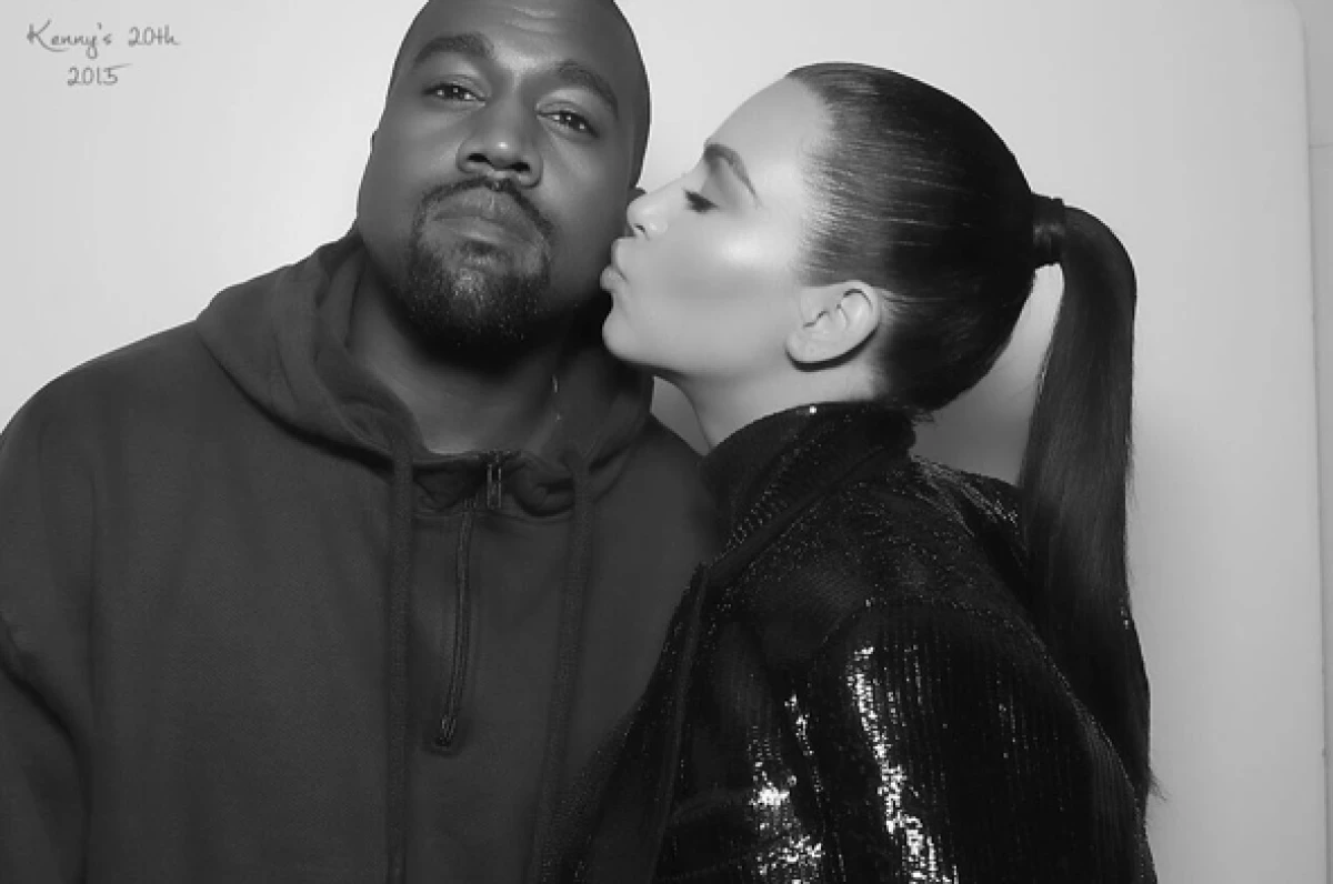 Después de publicar una foto en Instagram junto a Kanye en el cumpleaños de Kendall Jenner, la imagen sin retocar apareció en su página oficial de Facebook.