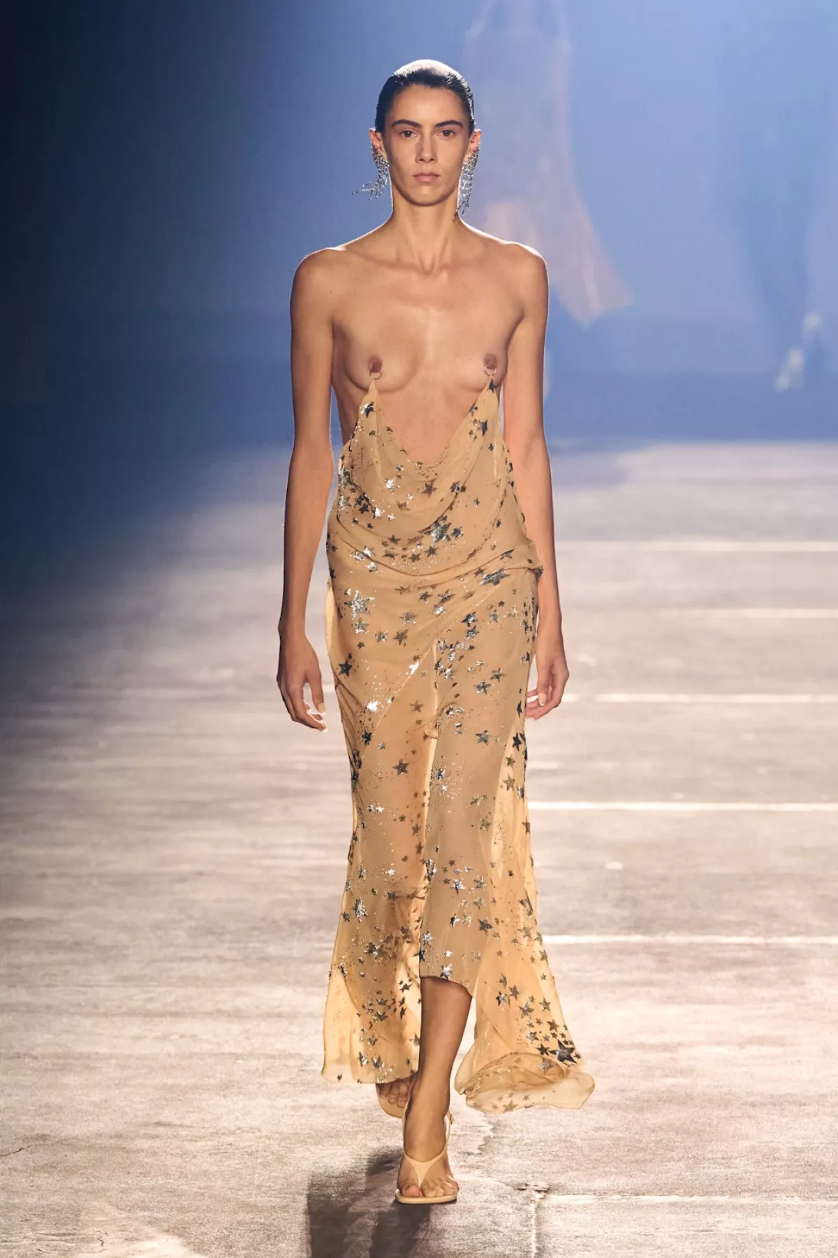 mugler-vestido-nipples-estrellas.jpeg