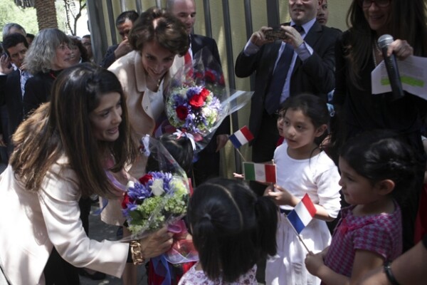 Salma junto a la Ministra de salud de Francia, Marisol Touraine.