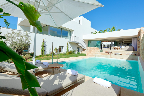 sotheby's-ibiza-piscina
