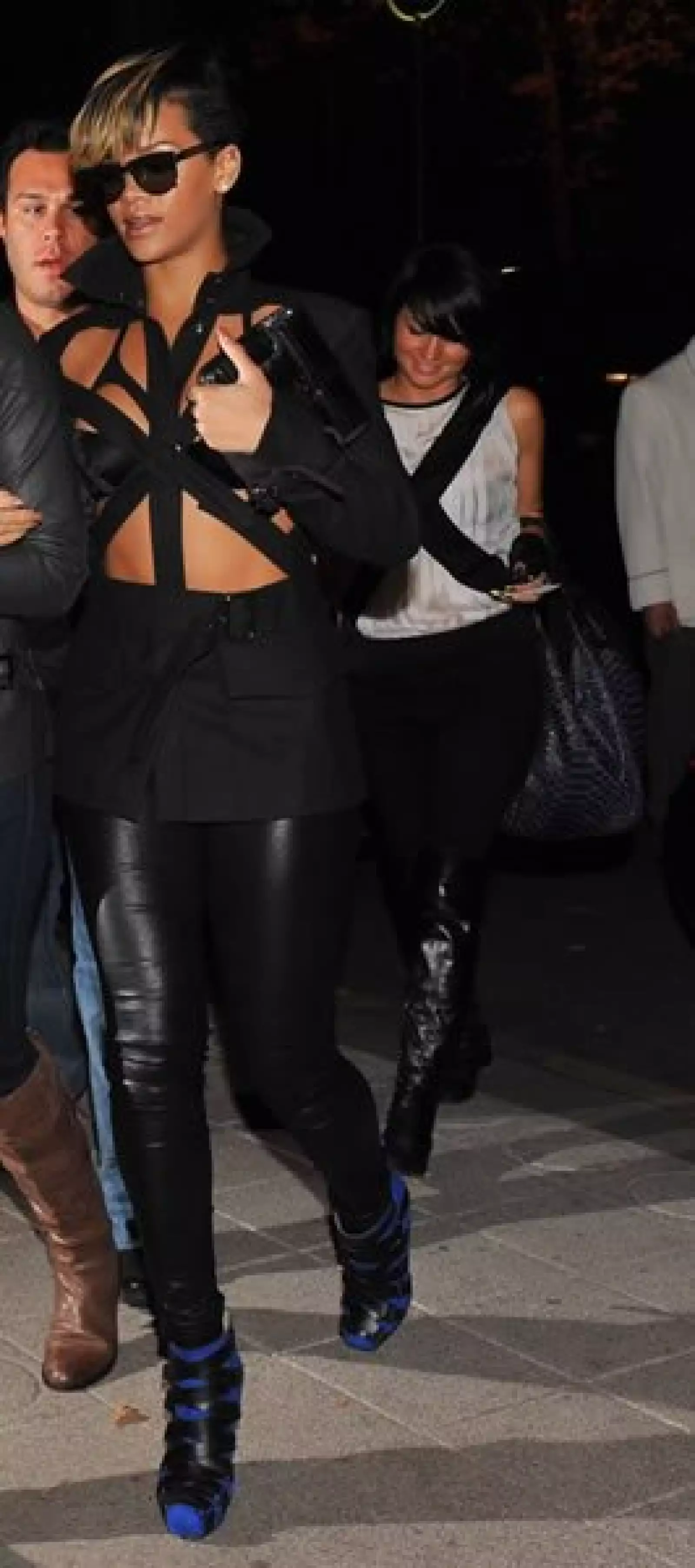 La cantante Rihanna perdió el piso y el gusto por la moda. Se ha aparecido en varios eventos con looks muy sofisticados y perdiendo todo el estilo.