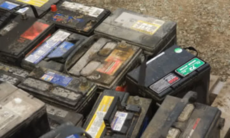 El plomo puede causar presión arterial alta y daño hepático en los adultos. (Foto: Thinkstock)