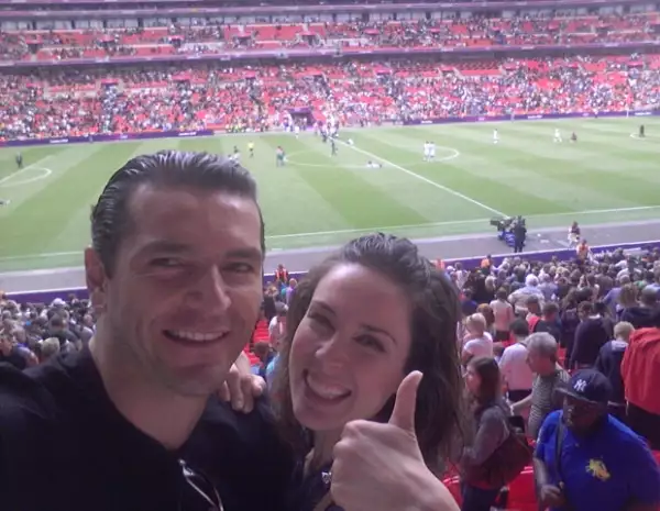 La pareja disfrutó del partido de México contra Senegal.
