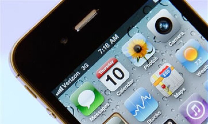Analistas esperan que el nuevo iPhone cuente con una mejor cámara, un chip A5 y el doble de memoria RAM. (Foto: AP)