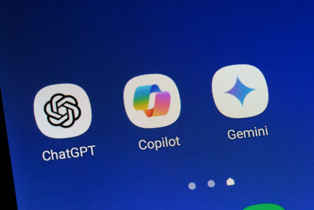 Chat GPT-5.1 vs. Gemini 3: ¿qué IA alucina más y quién hace las mejores imágenes? 