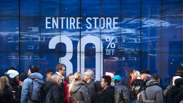 Aunque el día de las mejores ofertas en Estados Unidos empezó con calma, más tarde incluso hubo rumores de bombas y una tienda tuvo que desalojar a los clientes.