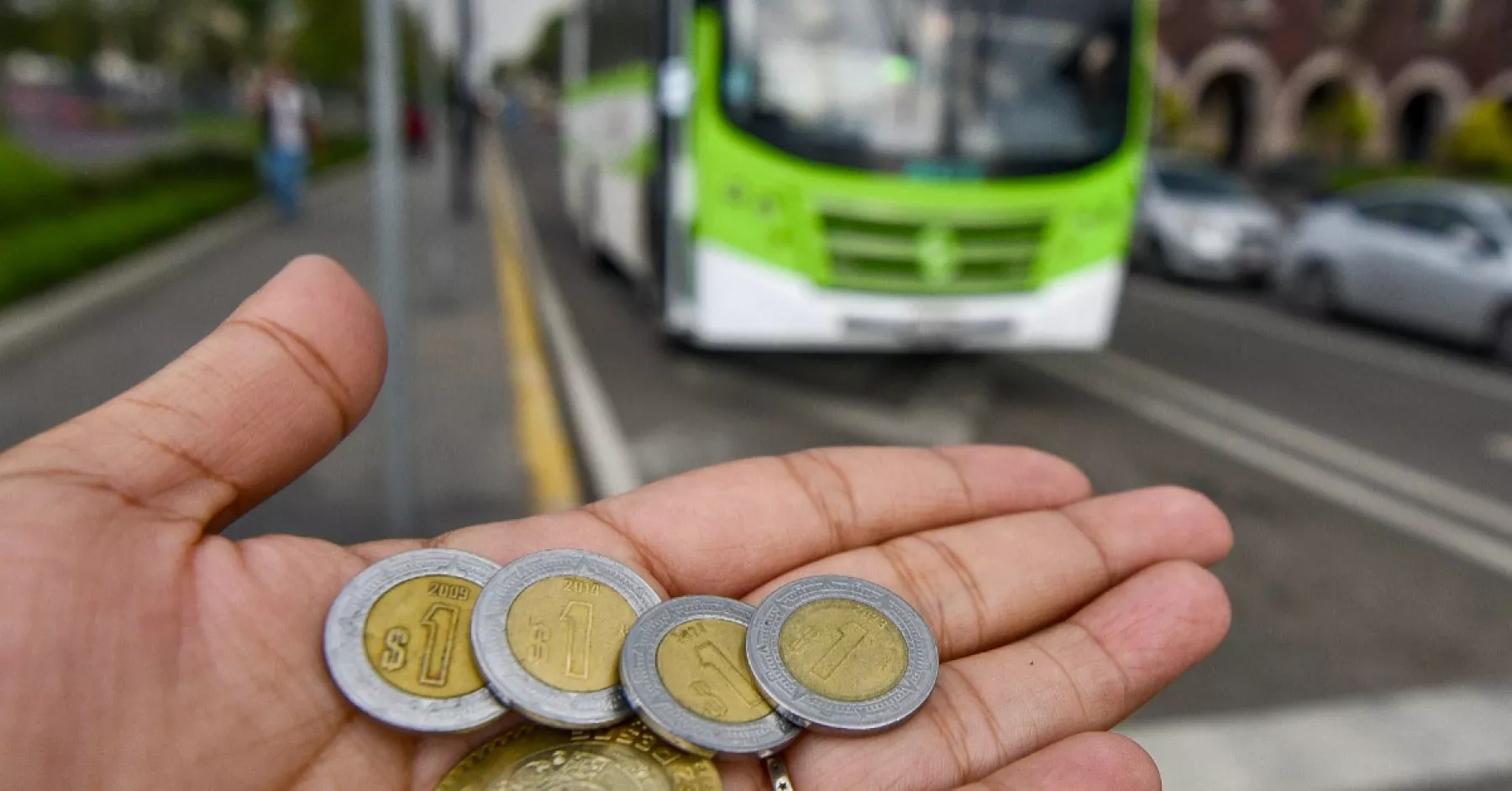 Cuánto de tu sueldo gastas en transporte público si vives en el Edomex y trabajas en CDMX tras aumento de precio