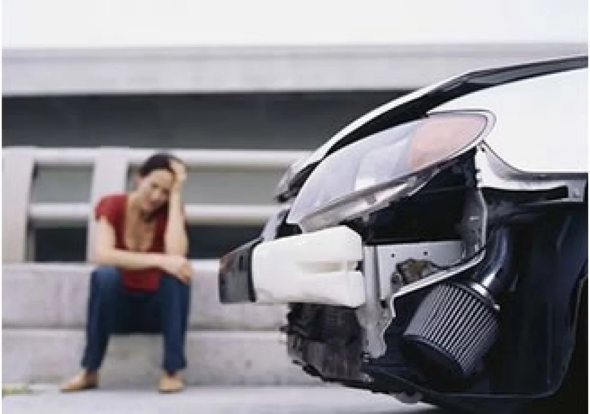 Al momento de tener un accidente no asumas responsabilidades o negocies, llama a tu aseguradora. (Foto: Jupiter Images)