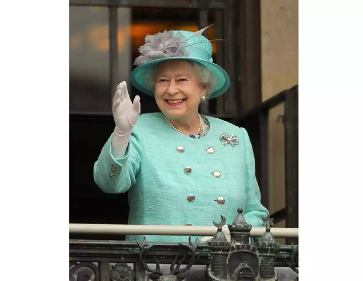 La dotación económica anual de la soberana británica alcanzará más de 44 mil euros a partir de abril del año que viene, después de que el patrimonio de la corona registrara unos beneficios récord.