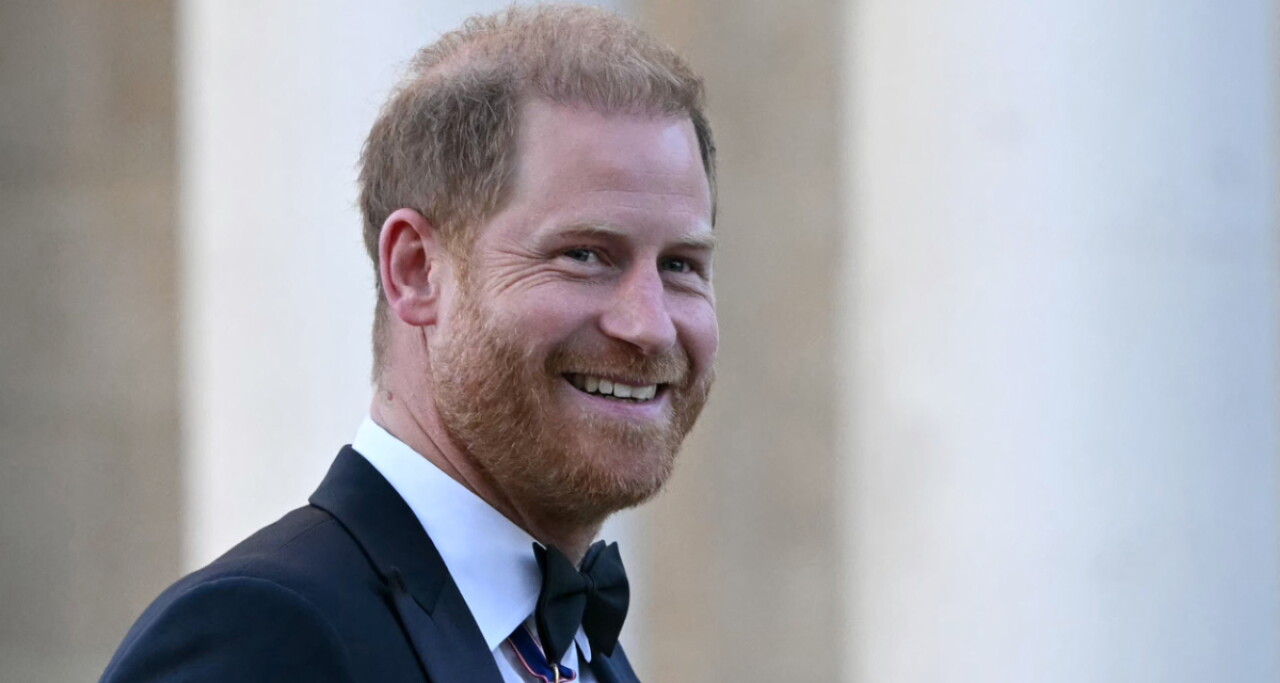 El príncipe Harry reaparece en público vestido de gala y con su mejor sonrisa en los Invictus Spirit Awards