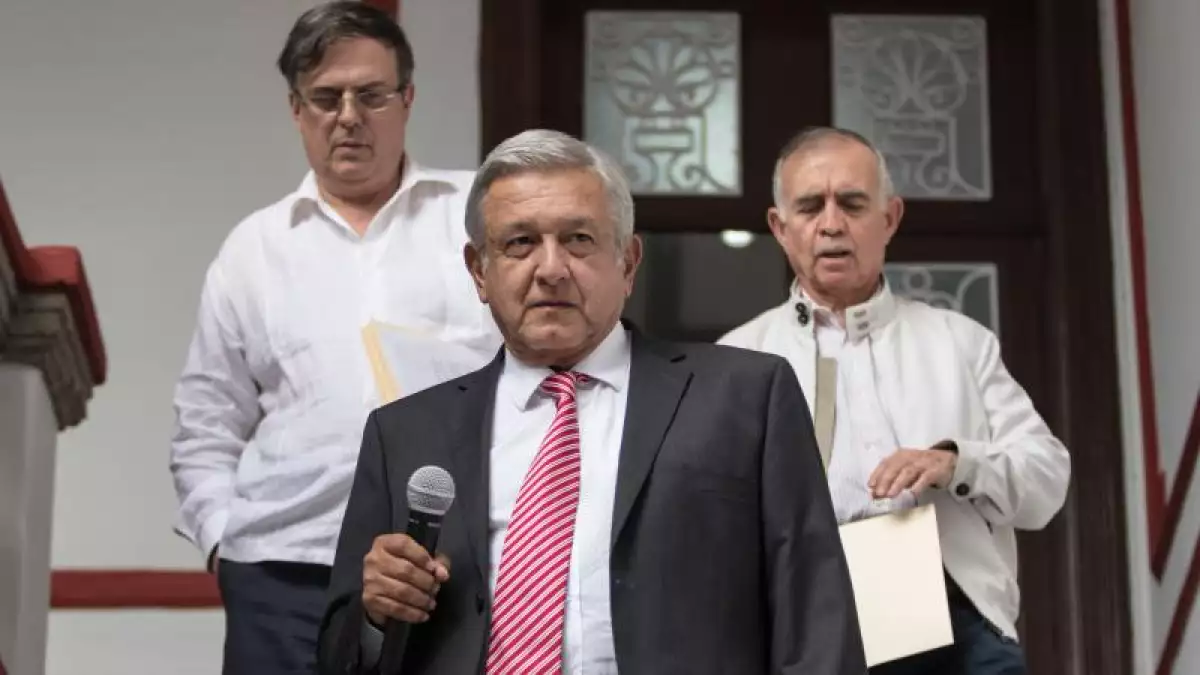 AMLO y gente
