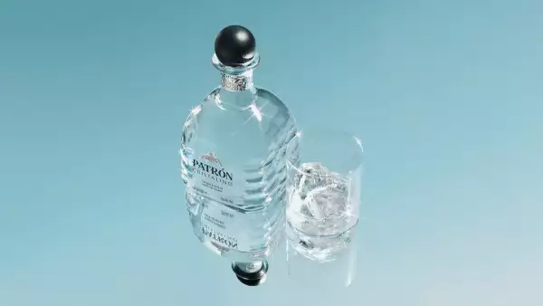Imagen de la botella del Nuevo Tequila Patrón Cristalino.