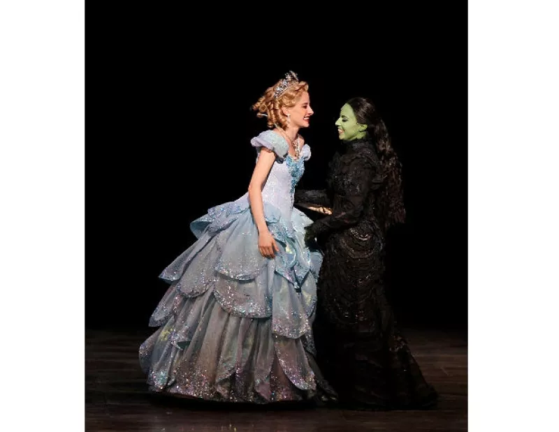 Dos mujeres triunfadoras fueron invitadas para hacer la presentación oficial de Ana Cecilia Anzaldúa en el elenco y celebrar 150 funciones del musical.