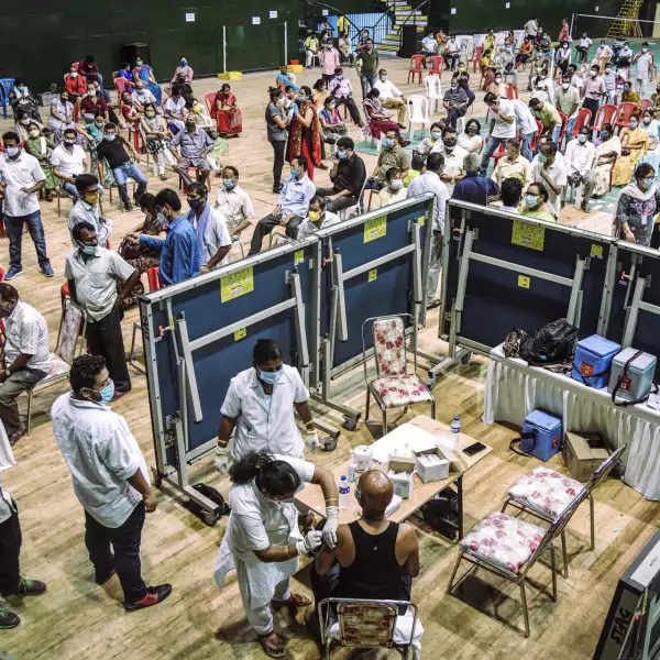 India registró el jueves el mayor recuento diario de nuevas infecciones de COVID-19, con 314,835 casos, mientras una segunda ola de la pandemia suscita nuevos temores sobre la capacidad de aguante de unos servicios de salud que se están desmoronando.