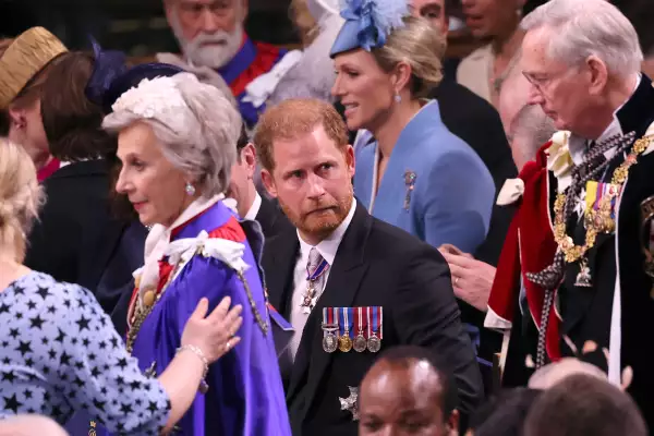 principe harry tercera fila coronacion
