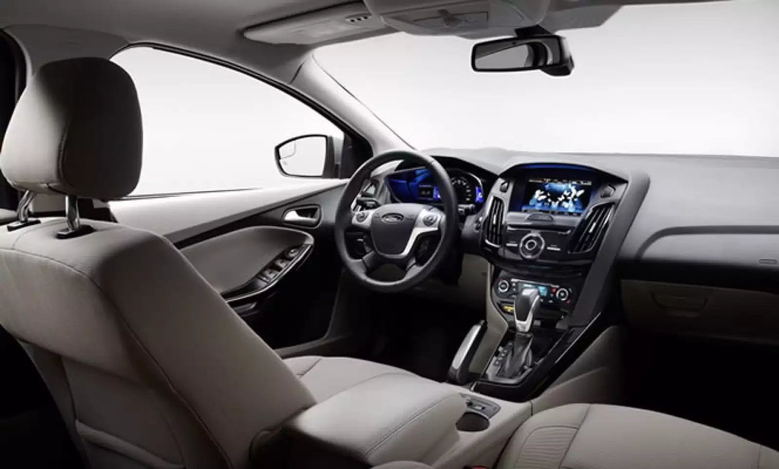 El tren motriz eléctrico y la transmisión de una sola velocidad proporcionan capacidad de respuesta inmediata, hasta llegar a una velocidad máxima de 136 kilómetros por hora.