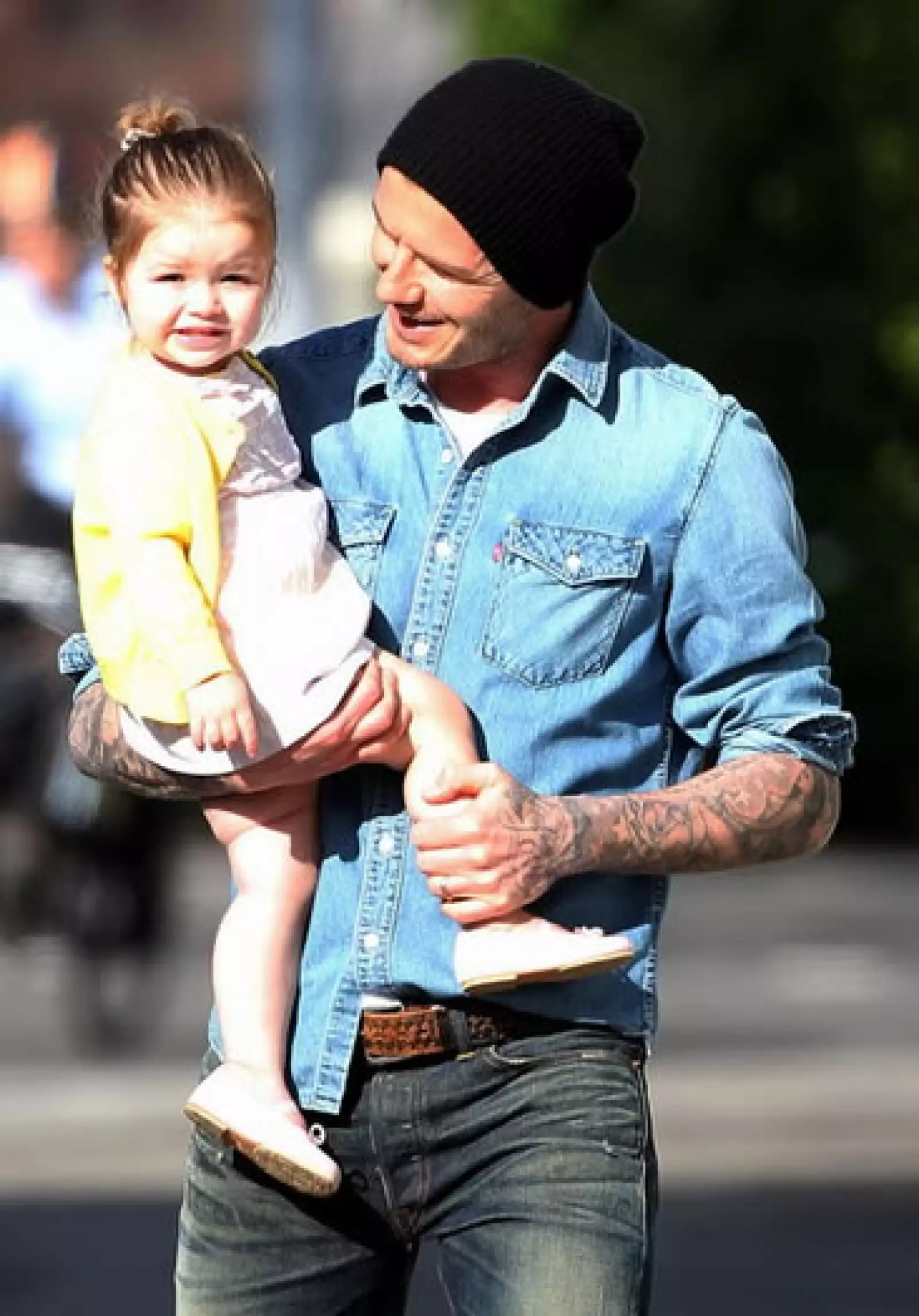 Es muy común verlos pasear por la ciudad mientras se dedican gestos de cariño y complicidad.