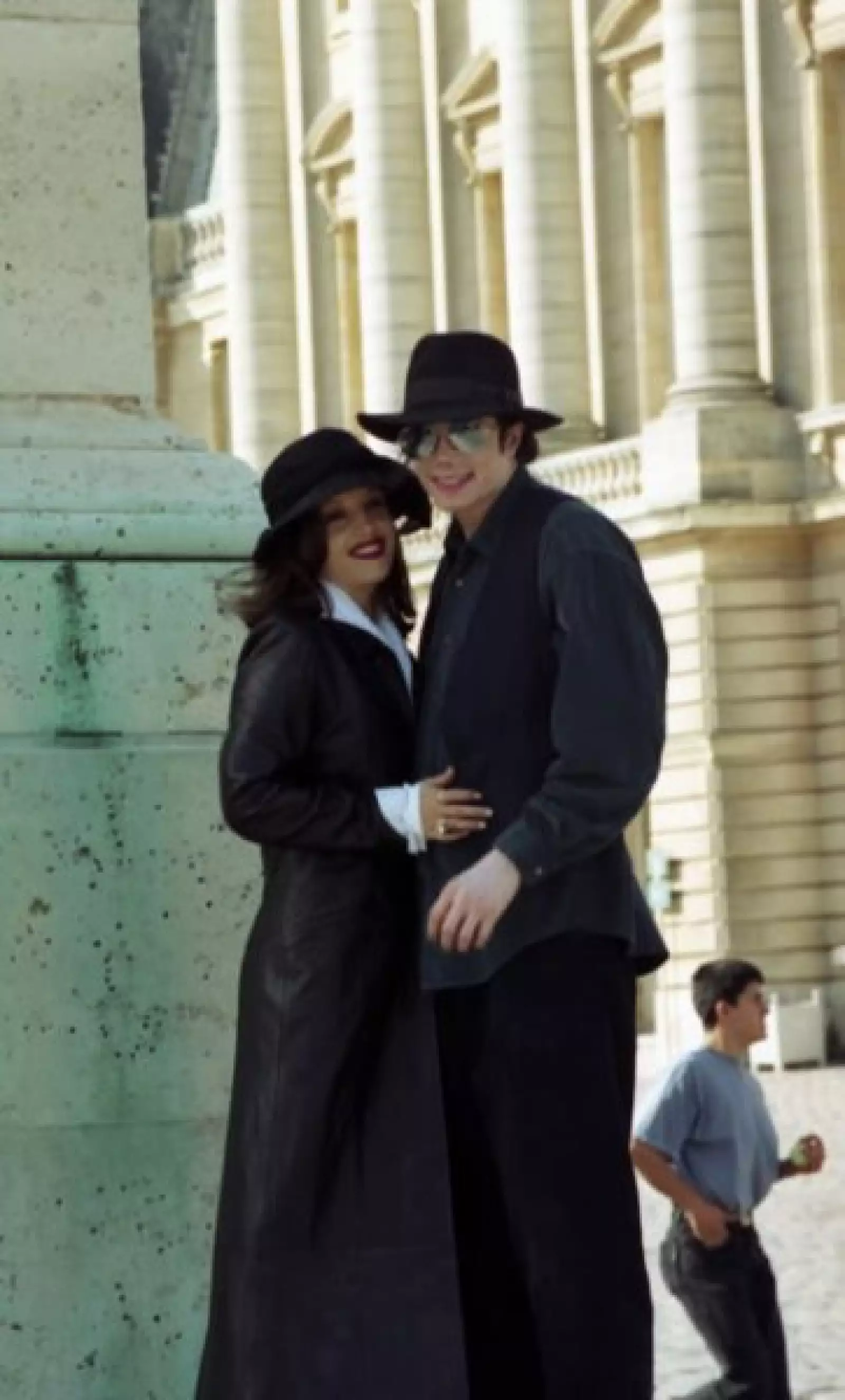 Otra pareja shockeante fue la de Lisa MArie Presley y Michael Jackson.