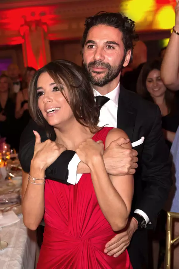 Eva Longoria es incapaz de esconder su amor por el empresario mexicano Pepe Bastón.