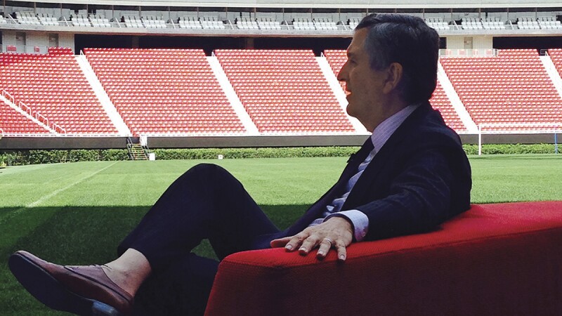 La apuesta de Jorge Vergara de transmitir los juegos por internet, no es del agrado popular.