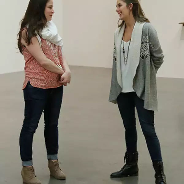 Atenea Papacostas y Macarena Iturbide