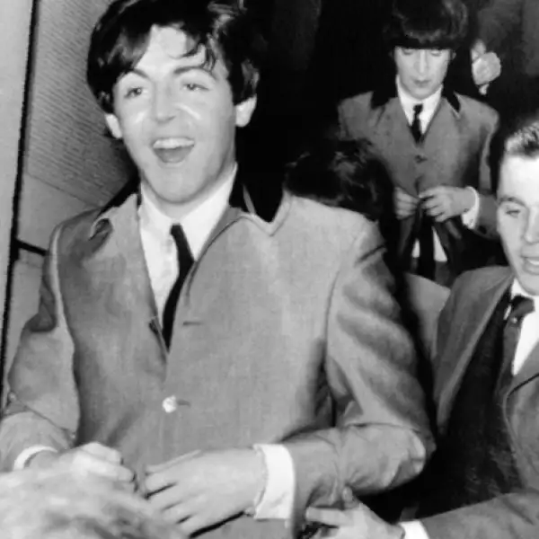 Su bob y corbatas delgadas volvian locas a todas sus seguidoras.