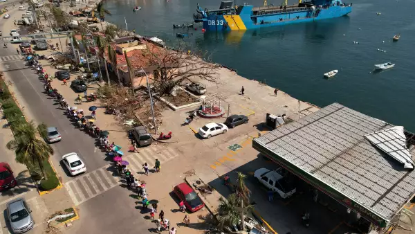 Acapulco busca restablecerse tras paso de Otis.
