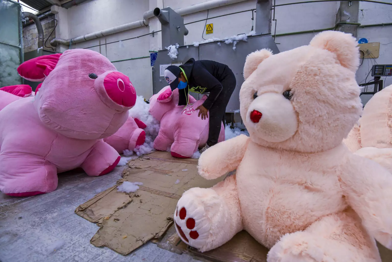 Xonacatlán es un municipio que se caracteriza por elaborar muñecos de peluche ahora mejor conoció como “Ciudad Peluche”, los productores ya tienen listos los muñecos que serán regalados en el festejo del 14 de febrero; por la pandemia por COVID-1