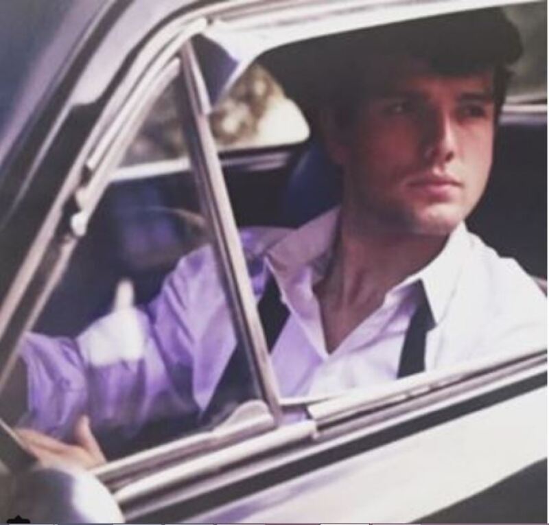 Orgullosa, la cantante compartió esta imagen de su guapo hermano.