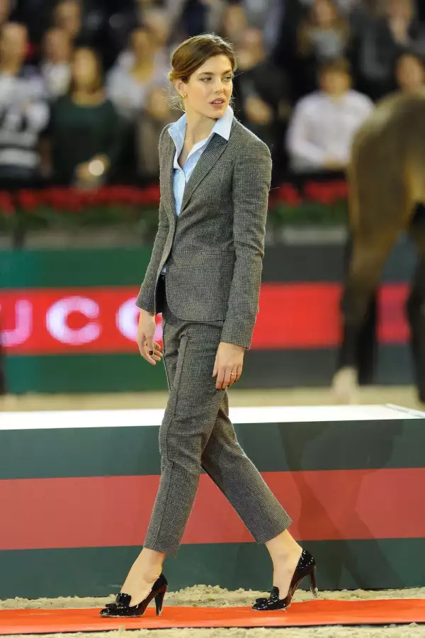 Charlotte Casiraghi con traje