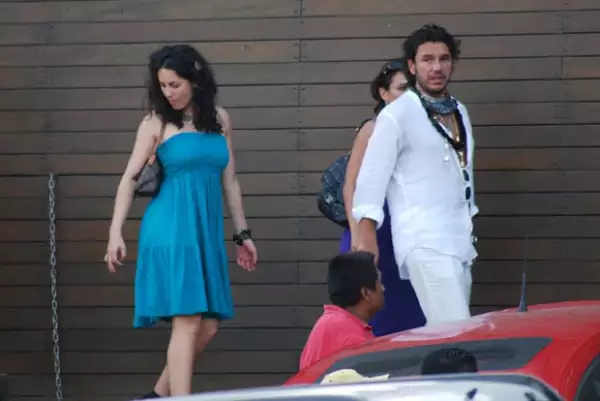 Bárbara Mori es una de las mejores amigas de Fabiola Campomanes. Aquí las dos actrices con Rolly Pavia en Acapulco.