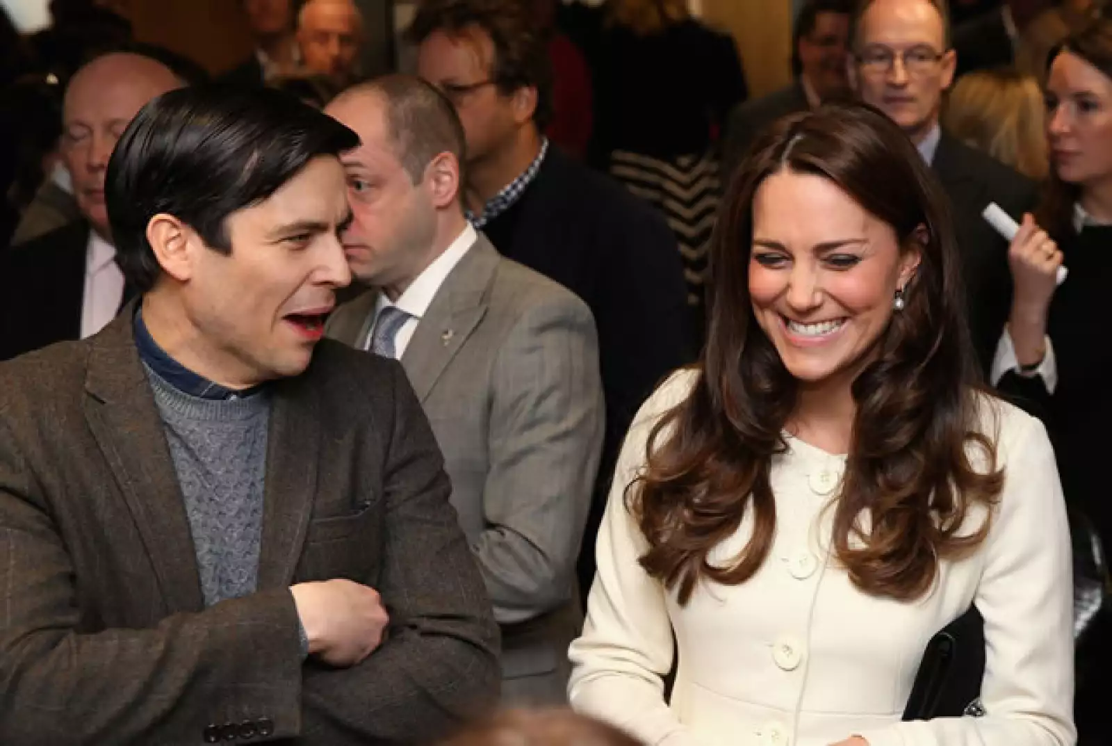 La esposa del príncipe William también pasó un buen rato en compañía de Robert James Coller, quien interpreta a Thomas.