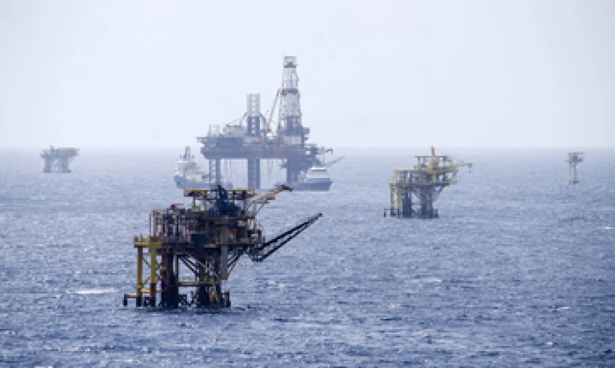 Otros factores de la baja fueron una menor producción de petróleo y gas natural. (Foto: Cuartoscuro)
