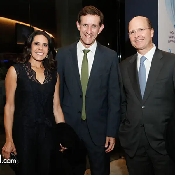 Lili Haua, Víctor Legorreta y Alex Van