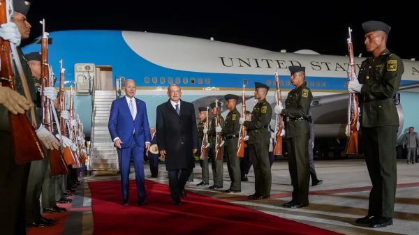 Joe Biden llega a México, López Obrador lo recibe en el AIFA