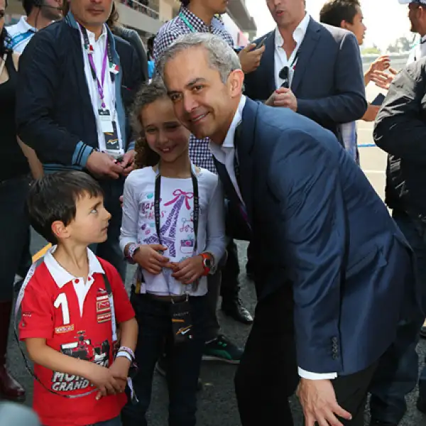 Jerónimo e Isabel Aznar con Miguel Ángel Mancera