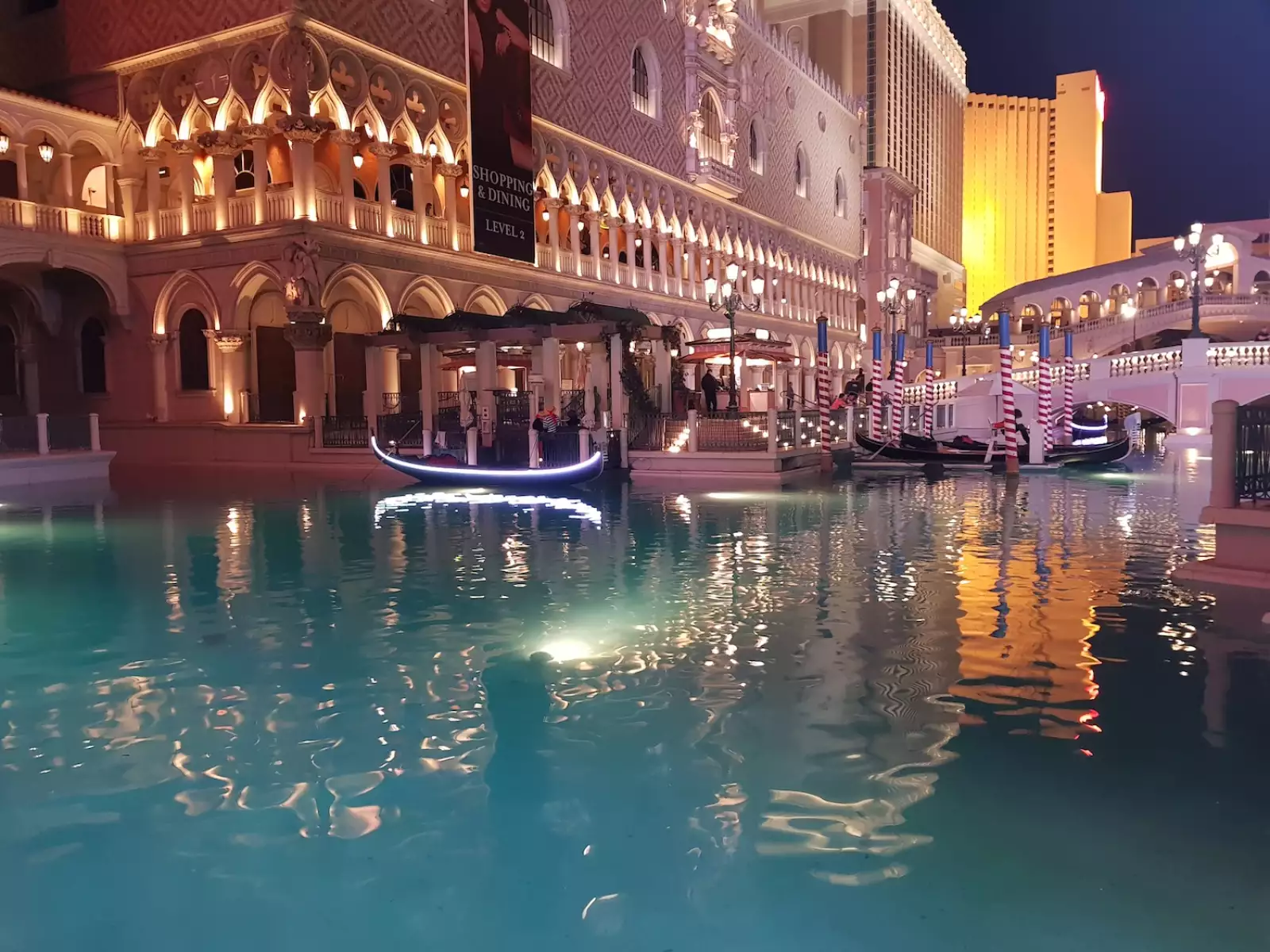 Más resalte, menos realismo