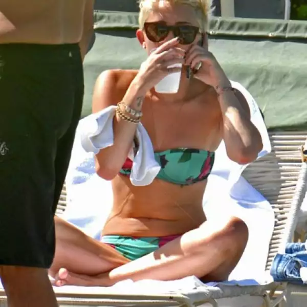 El hecho de que Miley no portara nuevamente su anillo de compromiso encendió las alarmas de una supuesta cancelación de su boda.