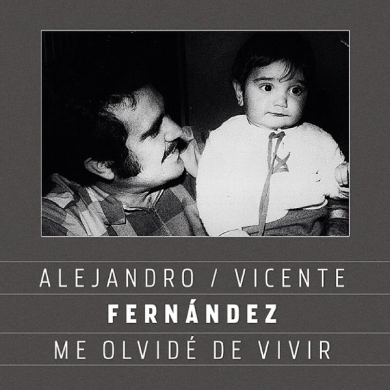 Alejandro hizo un dueto junto a Vicente Fernández titulado “Me olvidé de vivir”, canción que grabaron en su rancho.