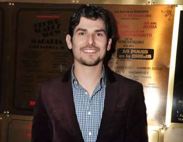 Alan Estrada disfruta viajar, y esta afición la comparte con sus fans en una página de Internet.