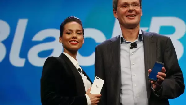 La compañía prescindió de los servicios profesionales de la cantante, quién fungió como su directora creativa durante un año.