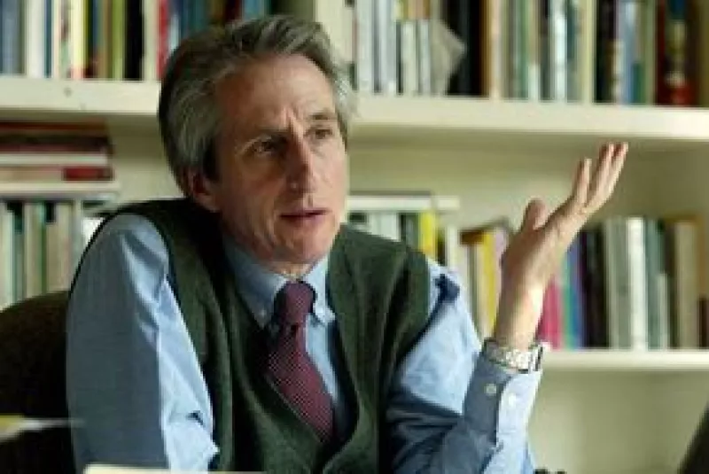 Joaquín Díez-Canedo Flores, nuevo director del FCE, informó que instalará librerías y hará convenios de colaboración dentro y fuera del país.