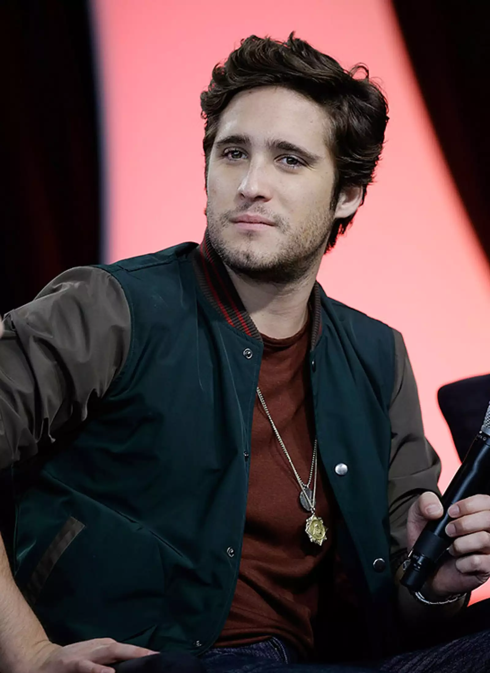 Diego Boneta fue otro de los mexicanos presentes en el evento.