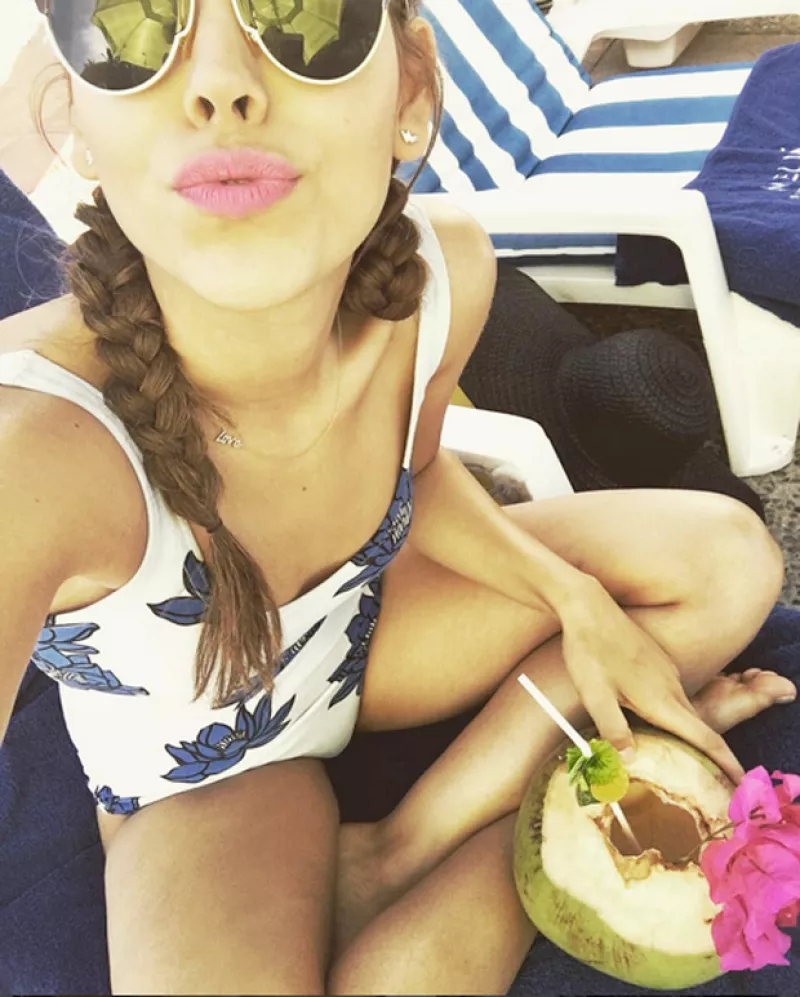 Luego de recibir comentarios negativos por su cuerpo en bikini, la cantante aseguró estar conforme con él y aceptarse tal y como es.