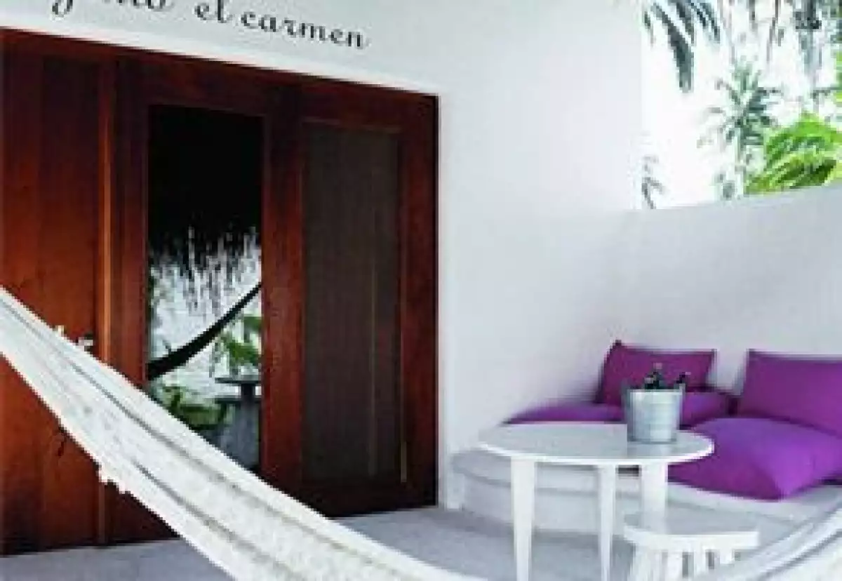 El hotel cuenta con una extensa área de tranquila playa.