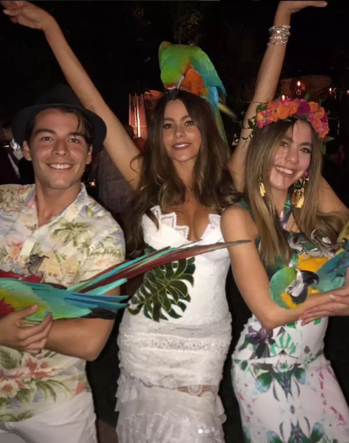 Sofía Vergara festeja la llegada del verano con fiesta muy tropical