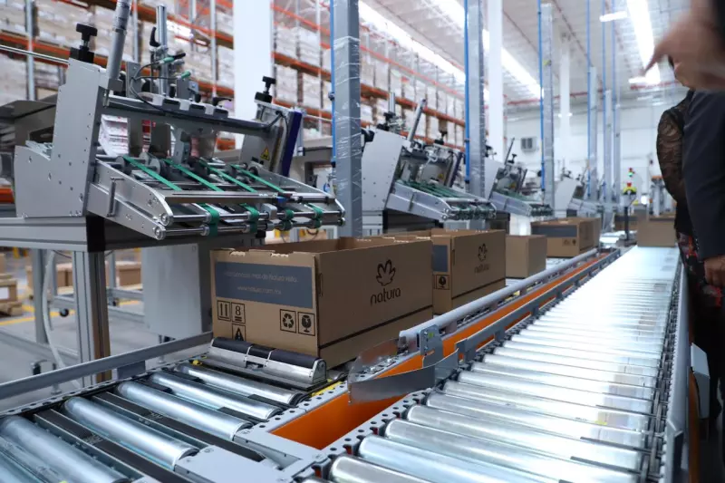 Las instalaciones tienen tecnología picking by light y el sistema de gestión de inventario Wamas.